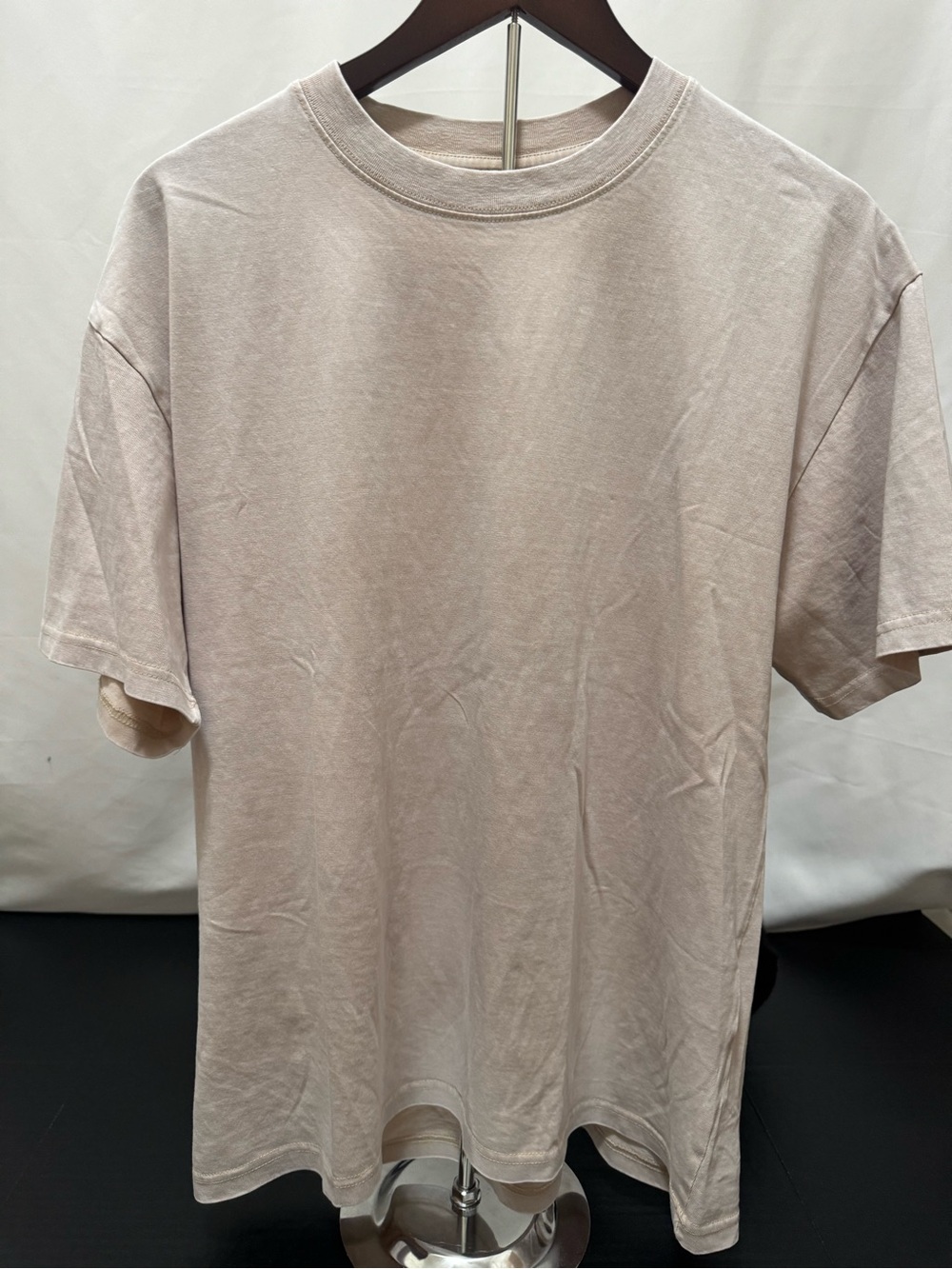 Men's old navy bulky Classic Crew Neck T‑Shirt in Light Beige. Medium